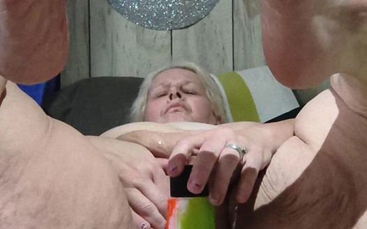 Sürtükler sikişirken 2 adam 1'den daha iyi