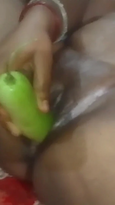 Seksi baldız arkadaşını aradı ve yarağını aldı ve kabayla amını sikti ve çiçeğin tadını çıkardı | Klip 1