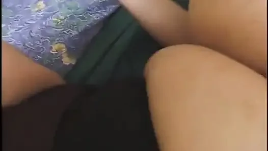 Büyük memeli şişman olgun bayan yatakta iki sulu yarakla sert sikiliyor