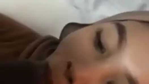 Awek viral hisap batang negro