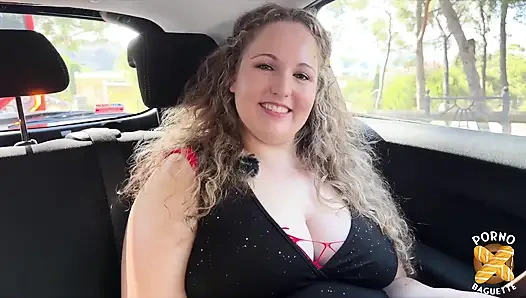 Güzel kız Alicieuse iki yarakla sikiliyor