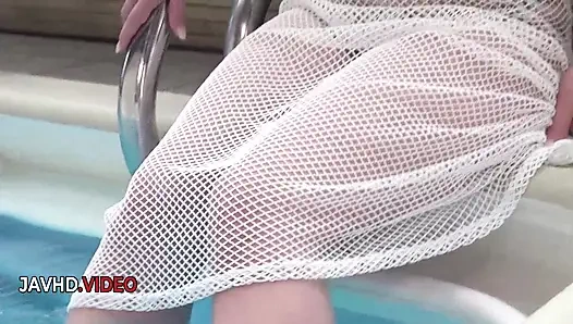 La pornostar giapponese matura suzuna komiya con tette enormi mostra le sue abilità in hardcore