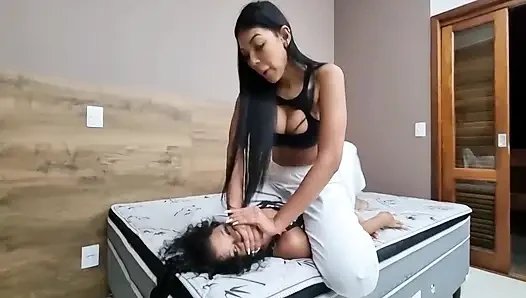 Judoka ile dövüş - Izabella Paes ve Nataly