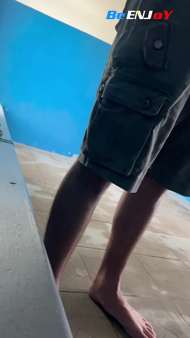 BeENJoY- Naked in the men's collective changing rooms of the pool with another man, the lady at the reception rinses her eyes