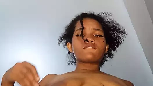 O kadar ateşliyim ki kırbaçımı dildo olarak kullanıyorum