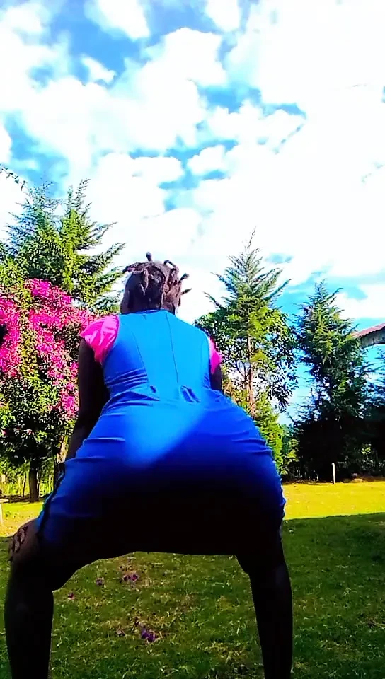 BÜYÜK TOMBUL GÖTLÜ YARAMAZ KÖYLÜ KıZ