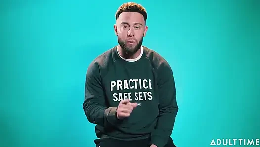 Yetişkin film setinde onay toplantısı nasıl yapılır - Adult Time Performer Center