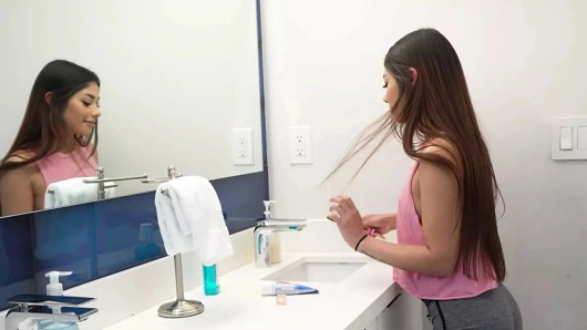 Yaşlı üvey baba azgın genç üvey kızı lanet duramaz