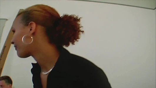 Bir Alman sekreter alır dövülerek tarafından üç sert musluklar