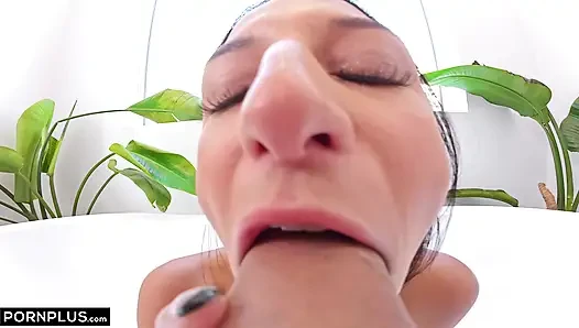 Tüm video için göz teması (pov)