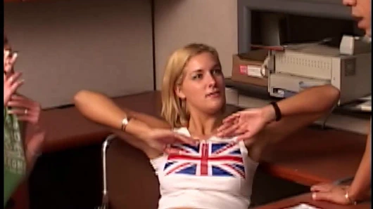 Neden hep eve geç geliyorlar? Sikişecek 2 ateşli genç var ve parti yapıyorlar!