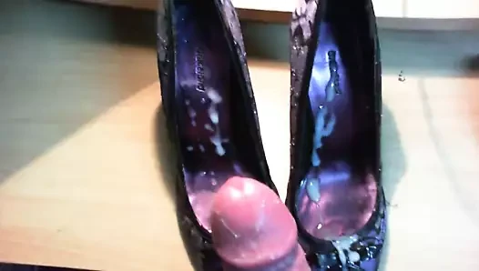 Topuklu ayakkabıyla boşalma schuhe der schwester