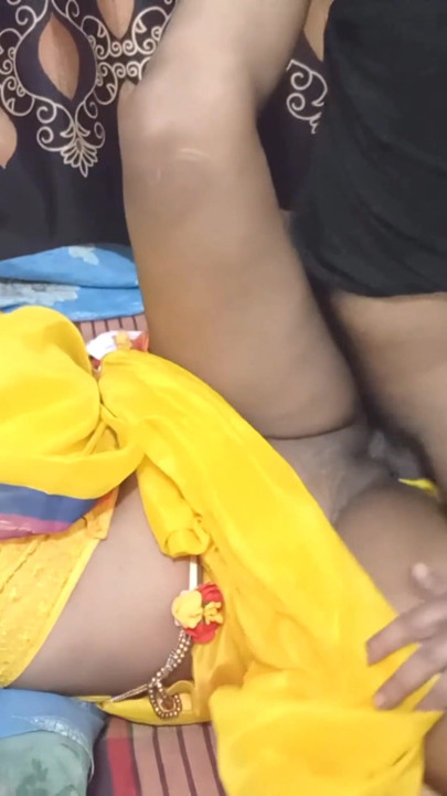 Sexy_Toma Hint Bangla'sı güzel deshi sıcak bhabhi ko neredeyse vajinasını sevmiyor, erkeklerin tadını çıkarıyor seks videosu. | Klip 1