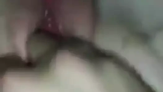 Cindy fışkırtıyor.