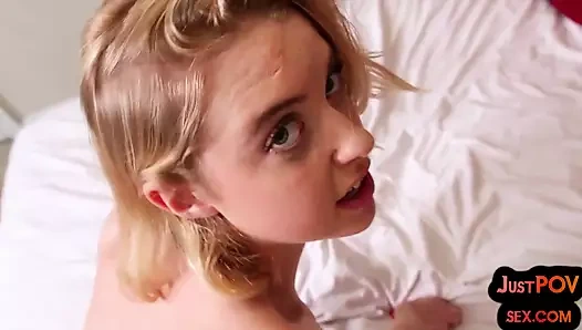 Kıllı amcık bakış açısı amatör kız arkadaş lil muff'ında sikiliyor