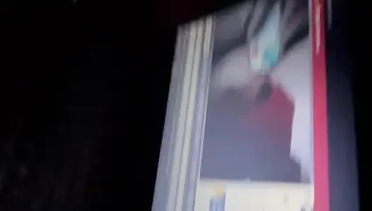 Bebek canlı şovlarıyla yanıyor