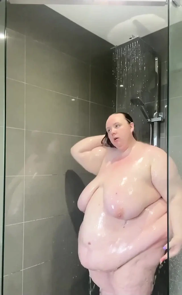 Duşta yürümek sadece farklı vurdu