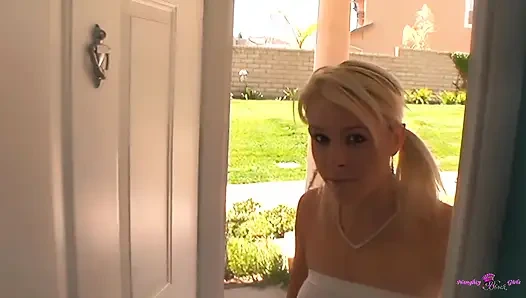 Onu dölle dolduran siyah bir adam tarafından sikilmeye geldi