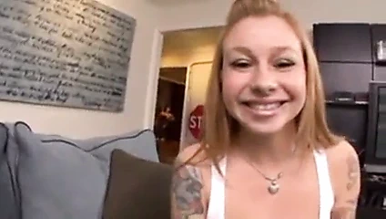 Dövmeli kadın bakış açısı