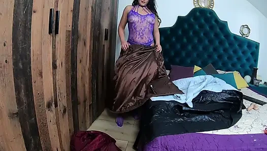 Uzun kabarık ceketler, dildo ve oyuncaklarla yoğun mastürbasyon