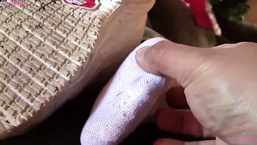 Penny skecher ayakkabı oyunu okşuyor