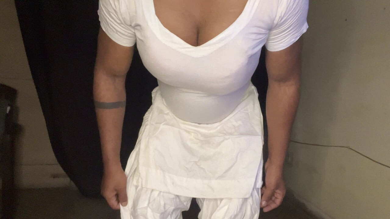 Hintli kadın dar takım elbiseli şalvar ateşli ve seksi kıyafetli