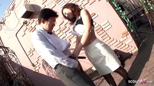 Zengin Japon olgun ayartmak ona sürücü için hızlı yutmak oral seks