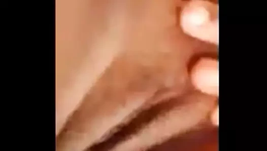 Azgın kız uzak sevgilisiyle karşılıklı mastürbasyon yapıyor, görüntülü görüşme