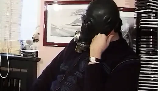 Çirkin ve şişman Alman travesti ateşli üçlü sakso çekiyor