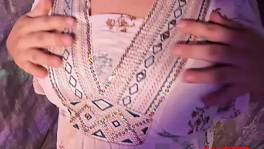 Hintli çıplak dans