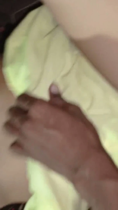 Dhire se daliye, bakire hu' - 18+ Hintli liseli kız edepsizce konuşuyor ve anal bekaretini kaybediyor | Klip 1