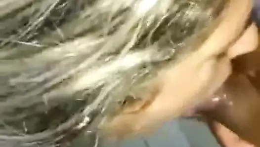 Frentista do posto petrobras  chupando