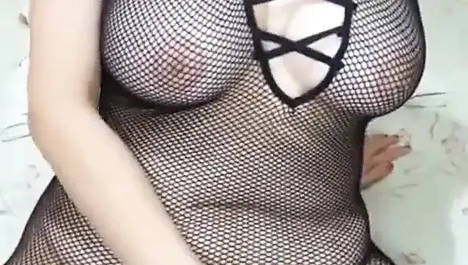 Ateşli komşu bana video gönderiyor