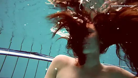 Önce giyindi sonra çıplak alla birtakik