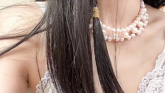 Güzel çalılı küçük klitoris