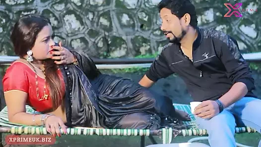 Hintli kadın sert romantik seks yapıyor