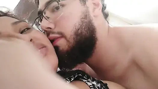 Bu yüzden sevgilimin sikini çok salya akıtıyorum ve onu bırakıyorum