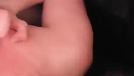 Olgun iri güzel kadın meme sikişi seansı