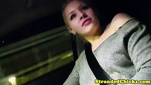 Hitching sarışın genç sürücüleri horoz kapıyor