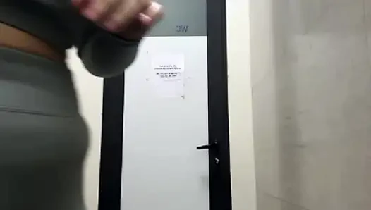 Extreme gym masturbating and sucking the boobs jucielussie