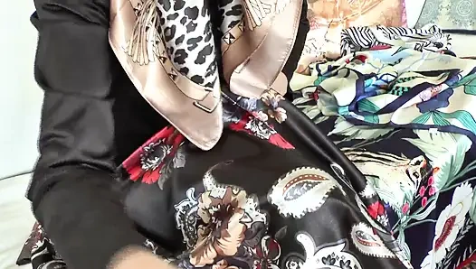 Saten Eşarp Günü! Saten atkımın her yerine boşal, Bayan Victoria Valente