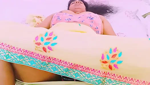 Деревенская тетушка неверная мужу трахает отца мужа. Телугу грязные разговоры.