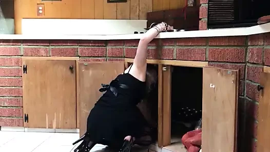 Milf sıkışmış içinde the mutfak becerdin tarafından komşu