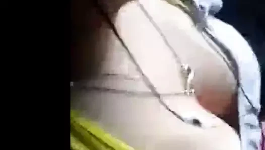 Büyük göğüsler göster