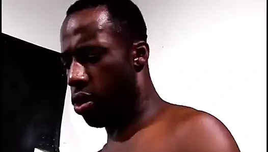 Sapık adam eşcinsel sevgilisini çikolatayla kapatıyor ve onu yalıyor