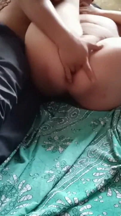 Büyük memeli romantik Güney Hintli üvey anne çok iyi domaltarak seks yapıyor | Klip 1