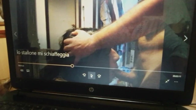 La vacca schiaffeggiata ed umiliata