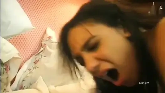 Kıllı amcık, büyük göğüsler ve anal seks!