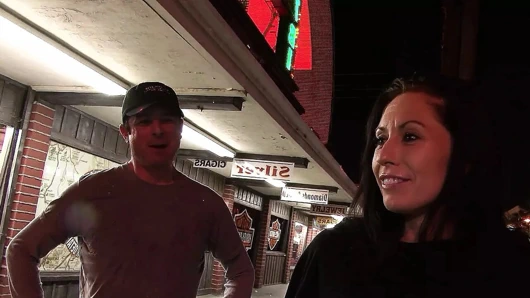 Sıcak olgun eş gerçek pikap ve amatör sikme üzerinde sokak