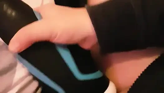 Mastürbasyon yapıyor ve boşalıyor